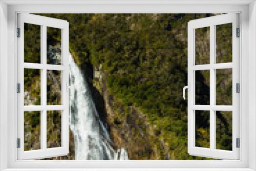 Fototapeta Naklejka Na Ścianę Okno 3D - ニュージーランド　フィヨルドランド国立公園のミルフォードサウンドのボーウェン滝