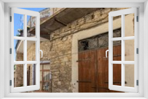 Fototapeta Naklejka Na Ścianę Okno 3D - old wooden windows and doors in Lefkara village, cyprus