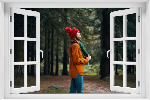 Fototapeta Naklejka Na Ścianę Okno 3D - girl in autumn forest