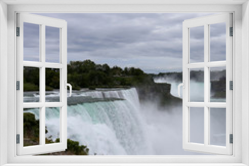 Fototapeta Naklejka Na Ścianę Okno 3D - View of the Niagara Falls from the USA side and clouds in the background