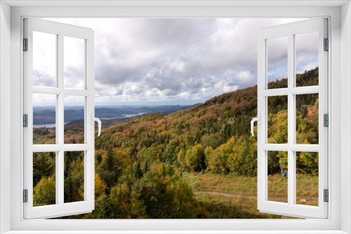 Fototapeta Naklejka Na Ścianę Okno 3D - View of the Lake Tremblant and autumn forest from top of Mont Tremblant. Canada