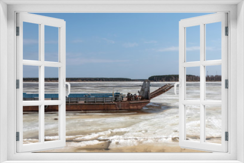 Fototapeta Naklejka Na Ścianę Okno 3D - Old river barge on a frozen river