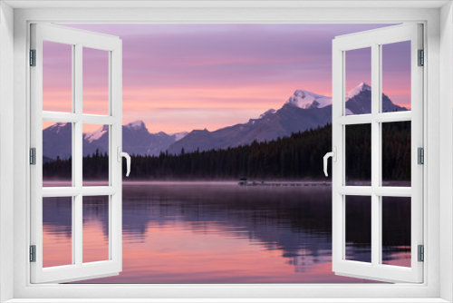 Fototapeta Naklejka Na Ścianę Okno 3D - Maligne Lake close to Jasper with early morning mood, Alberta, Canada