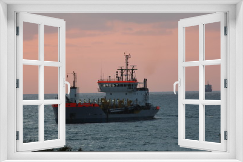 Fototapeta Naklejka Na Ścianę Okno 3D - ship in the sea at sunset