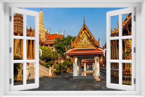 Fototapeta Naklejka Na Ścianę Okno 3D - A beautiful view of Grand Palace in Bangkok, Thailand.