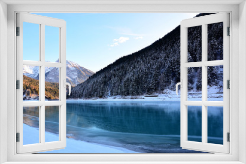 Fototapeta Naklejka Na Ścianę Okno 3D - frozen lake in the mountains