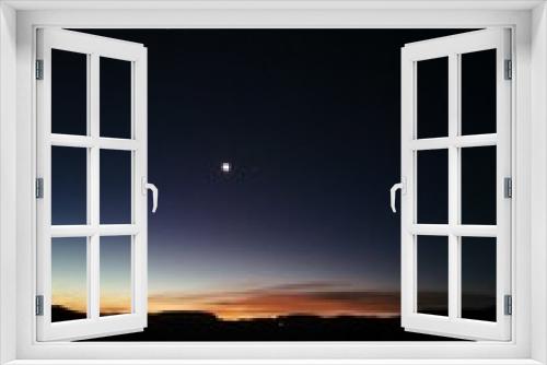 Fototapeta Naklejka Na Ścianę Okno 3D - Atardecer luna