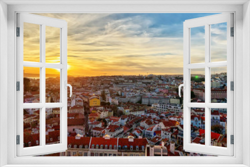 Fototapeta Naklejka Na Ścianę Okno 3D - Beautiful sunset views at Graca Viewpoint in Lisbon Portugal