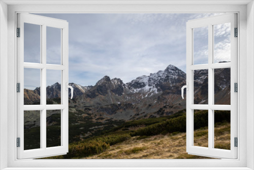 Fototapeta Naklejka Na Ścianę Okno 3D - Tatra mountains landscape with snow 