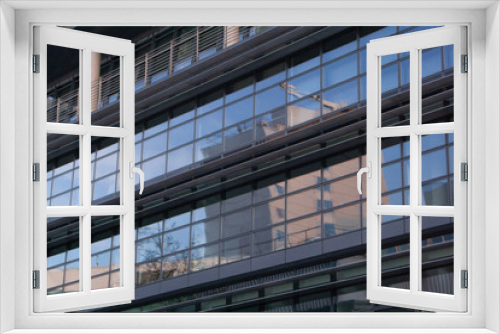 Fototapeta Naklejka Na Ścianę Okno 3D - Glasfassade und Fenster vom Bürogebäude in Düsseldorf im Medienhafen, moderner Stadtteil bei Sonnenuntergang