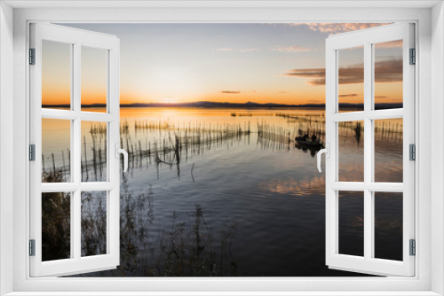 Fototapeta Naklejka Na Ścianę Okno 3D - Una puesta de sol desde una laguna 2