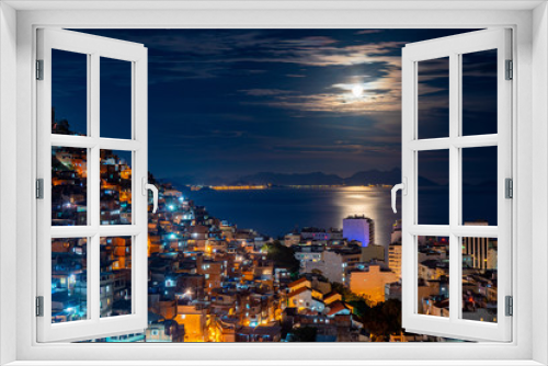 Fototapeta Naklejka Na Ścianę Okno 3D - リオのスラム街・ファベーラからのコパカバーナビーチと夜景