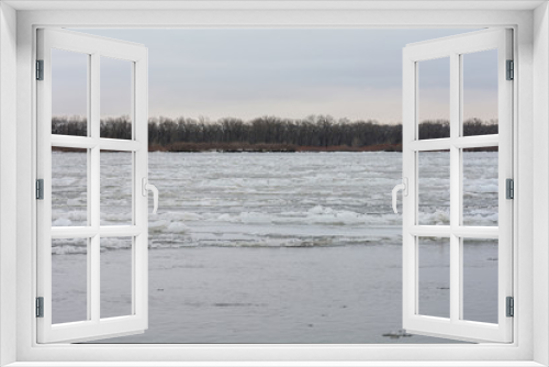 Fototapeta Naklejka Na Ścianę Okno 3D - Winter ice breakup along the Missouri River