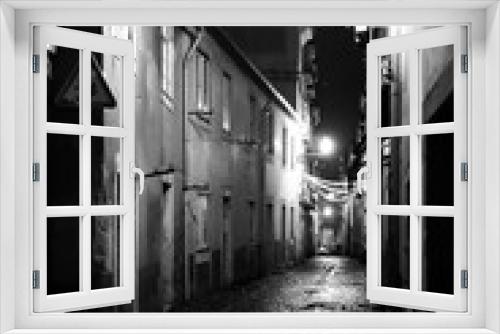 Fototapeta Naklejka Na Ścianę Okno 3D - Architektur in Lissabon schwarz weiß
