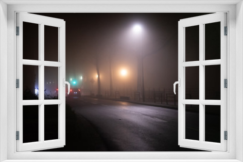 Fototapeta Naklejka Na Ścianę Okno 3D - Straße, Alee im Nebel, Lichtstimmung