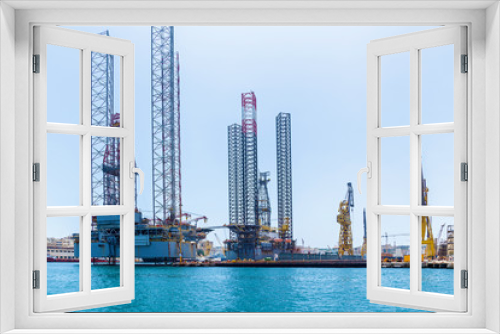 Fototapeta Naklejka Na Ścianę Okno 3D - The oil platform in the sea, Malta