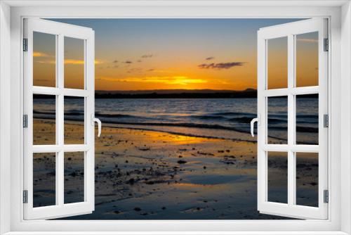 Fototapeta Naklejka Na Ścianę Okno 3D - Beautiful evening sunset at Stradbroke Island overlooking the ocean and shoreline