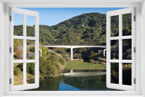 Fototapeta Naklejka Na Ścianę Okno 3D - 串木野ダムに架かる橋
