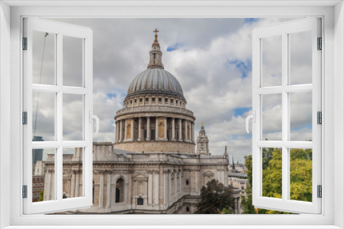 Fototapeta Naklejka Na Ścianę Okno 3D - Cupola of St. Paul's Cathedral in London, United Kingdom