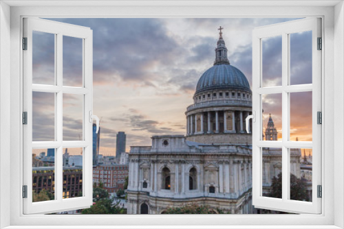 Fototapeta Naklejka Na Ścianę Okno 3D - St Paul cathedral during sunset, London, United Kingdom