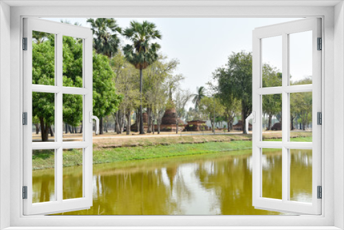 Fototapeta Naklejka Na Ścianę Okno 3D - On the grounds of Sukhothai History Park