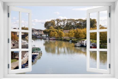 Fototapeta Naklejka Na Ścianę Okno 3D - Le port fluvial de plaisance à Castelnaudary