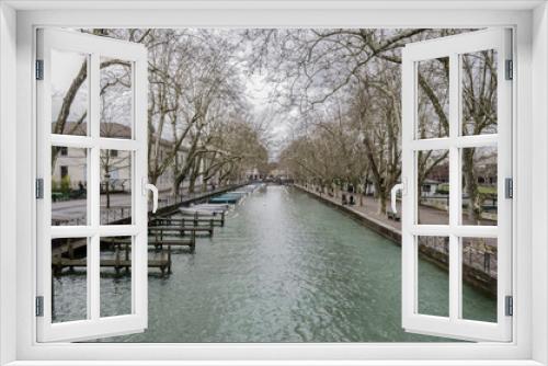Fototapeta Naklejka Na Ścianę Okno 3D - Canal du Vasse from the Pont des Amours at Annecy France