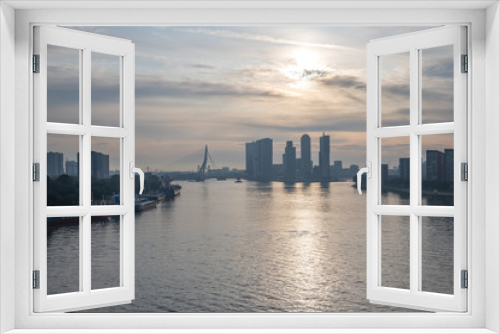 Fototapeta Naklejka Na Ścianę Okno 3D - Panorama von Rotterdamm im Sonnenaufgang
