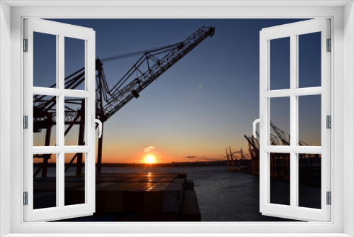 Fototapeta Naklejka Na Ścianę Okno 3D - Sunset in the port of Newark.