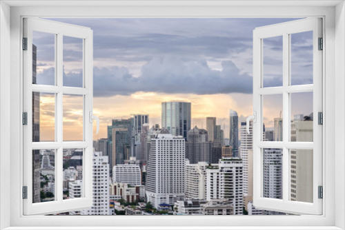 Fototapeta Naklejka Na Ścianę Okno 3D - Bangkok city under the cloud
