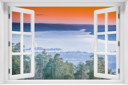 Fototapeta Naklejka Na Ścianę Okno 3D - Widok na stolicę Norwegii w Oslo tuż po zachodzie słońca w kierunku Oslofjordu