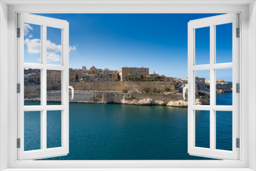 Fototapeta Naklejka Na Ścianę Okno 3D - Aerial photograph from the sea with a panoramic view of Valletta, Malta
