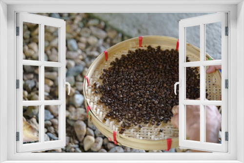 Fototapeta Naklejka Na Ścianę Okno 3D - Vintage roasted coffee bean process