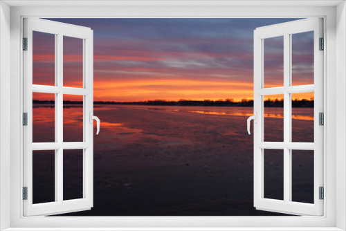 Fototapeta Naklejka Na Ścianę Okno 3D - Beautiful Winter Sunset on Ice Covered Lake