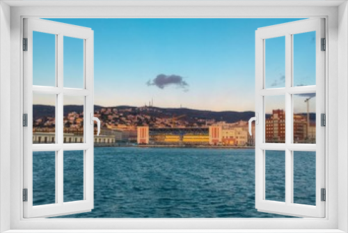 Fototapeta Naklejka Na Ścianę Okno 3D - City view of Trieste at sunset