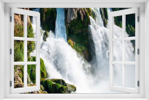 Fototapeta Naklejka Na Ścianę Okno 3D - Waterfall near the sea