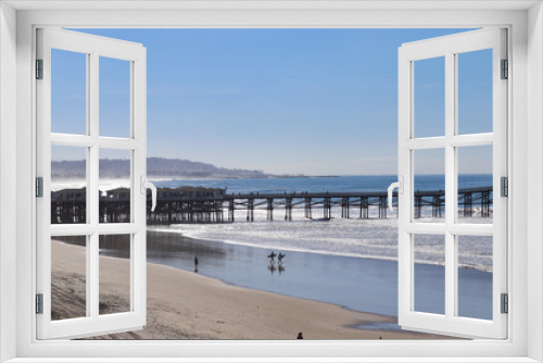Fototapeta Naklejka Na Ścianę Okno 3D - Views of Crystal Pier at Pacific Beach with the beach bungalows above the surf