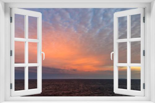 Fototapeta Naklejka Na Ścianę Okno 3D - Pink Sky Over the Ocean. Beautiful sky over the Ocean with several colors. Colorful dramatic sky with morning sunshine. Nature background