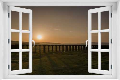 Fototapeta Naklejka Na Ścianę Okno 3D - Sunset over Iconic Yorkshire Landmark Ribblehead Viaduct