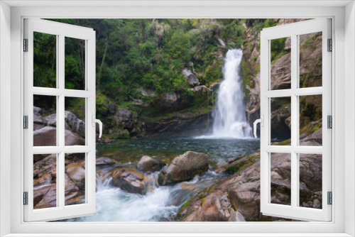 Fototapeta Naklejka Na Ścianę Okno 3D - Wainui Falls is a 20-metre (66 ft) waterfall in Wainui Bay, in the Tasman region of New Zealand. The waterfall is part of the Wainui River and is a popular day walk among tourists to the region.