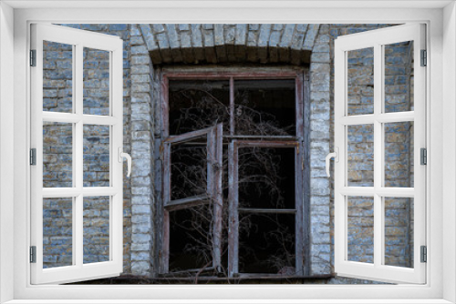 Fototapeta Naklejka Na Ścianę Okno 3D - Part of abandoned building with broken window
