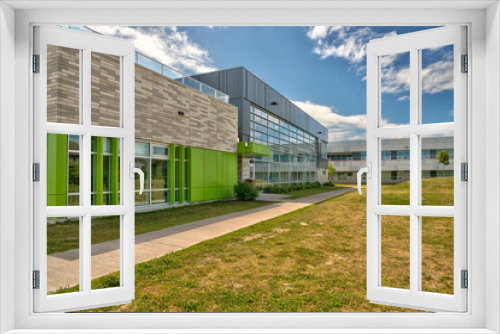 Fototapeta Naklejka Na Ścianę Okno 3D - Elementary school building backside, a sunny spring day.