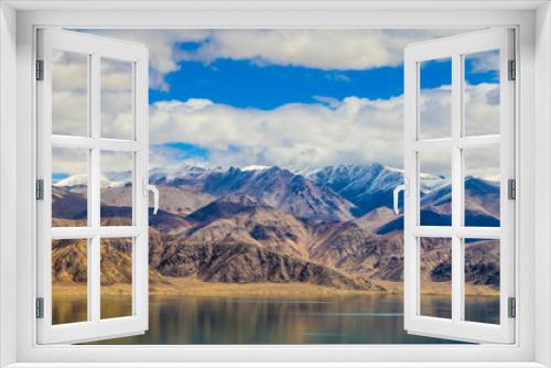 Fototapeta Naklejka Na Ścianę Okno 3D - Mountain lake in Pamir, Tajikistan