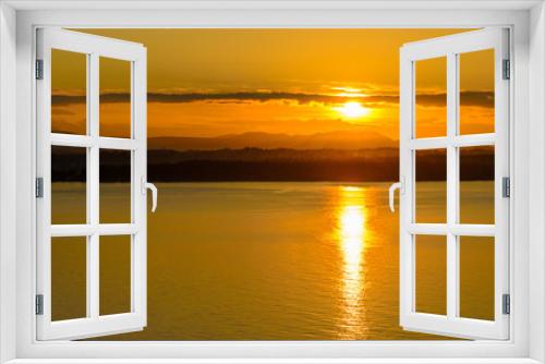 Fototapeta Naklejka Na Ścianę Okno 3D - Sunset ocean beach.