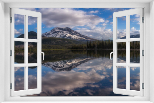 Fototapeta Naklejka Na Ścianę Okno 3D - Mountain Panorama at Sparks Lake - Oregon