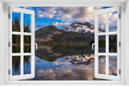 Fototapeta Naklejka Na Ścianę Okno 3D - Reflections at Sparks Lake - Oregon