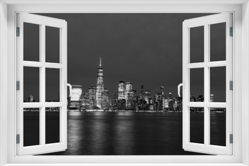 Fototapeta Naklejka Na Ścianę Okno 3D - Black and White Lower Manhattan New York City Skyline at Night