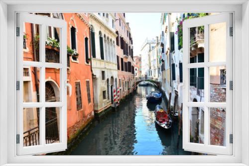 Fototapeta Naklejka Na Ścianę Okno 3D - Traditional narrow canal street with gondola and colorful buildings, Venice, Italy