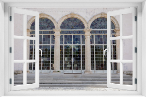 Fototapeta Naklejka Na Ścianę Okno 3D - Vizcaya Museum and Gardens - Stained Glass doors