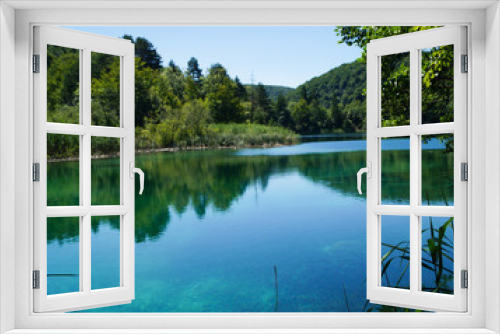 Fototapeta Naklejka Na Ścianę Okno 3D - Beautiful blue green water on a sunny day in the lake at Plitvice